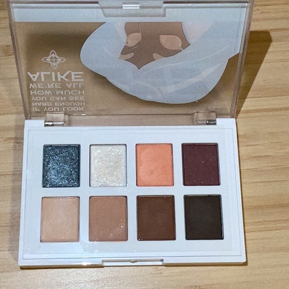 Disney Jasmine Witch's Pouch Eyeshadow Palette - Picture 2 of 2